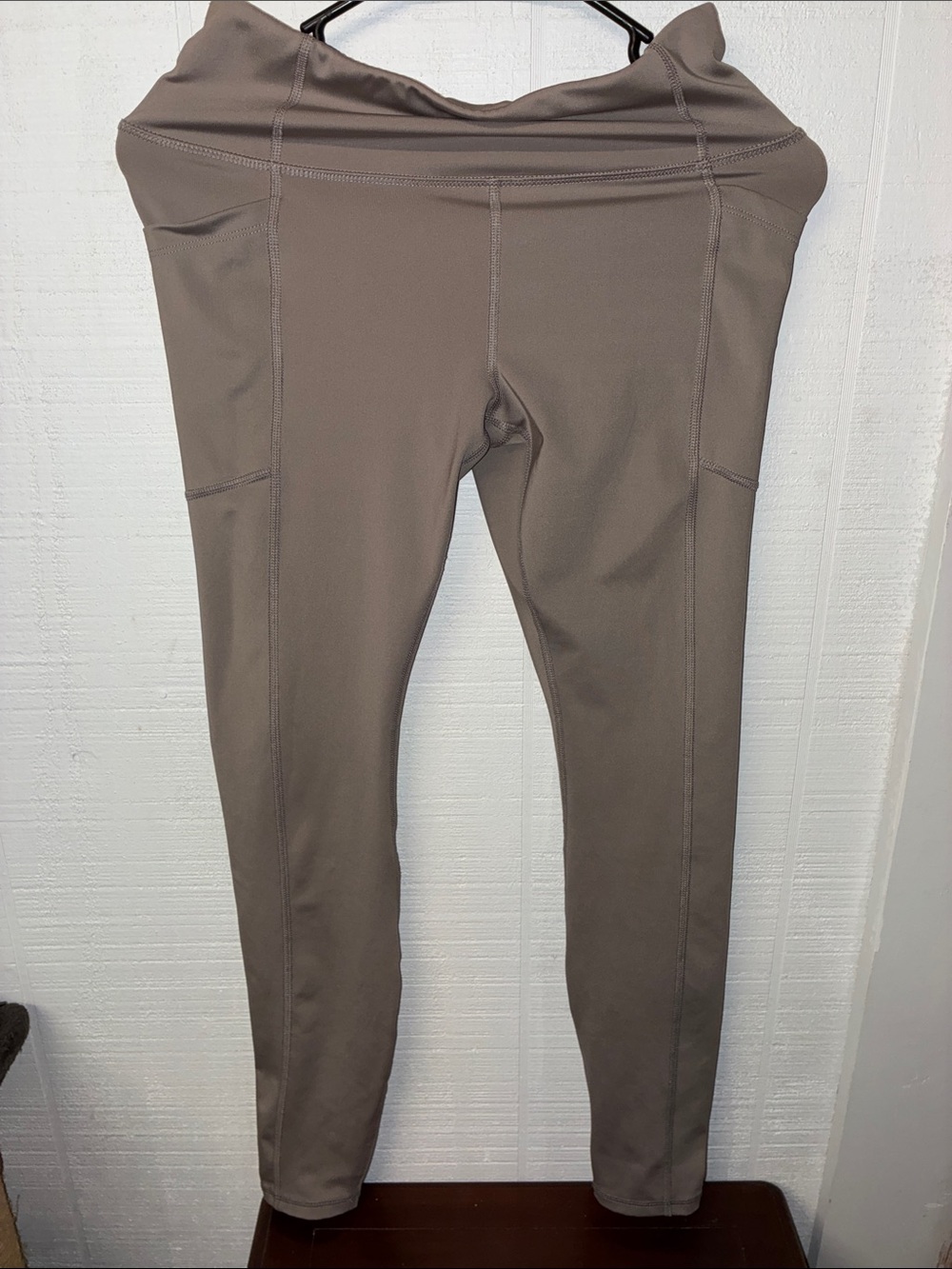 Women's Full-Length Athletic Leggings in Taupe
